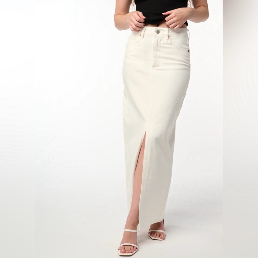 White jean/denim skirt